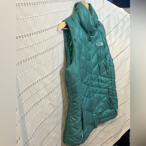 The North Face Women's Aqua Quilted Vest - Picture 4 of 15